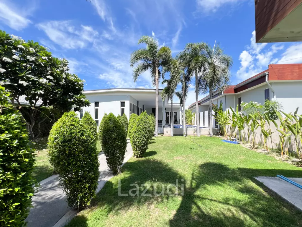 Modern 4BR Pool Villa with  Garden in Hua Hin