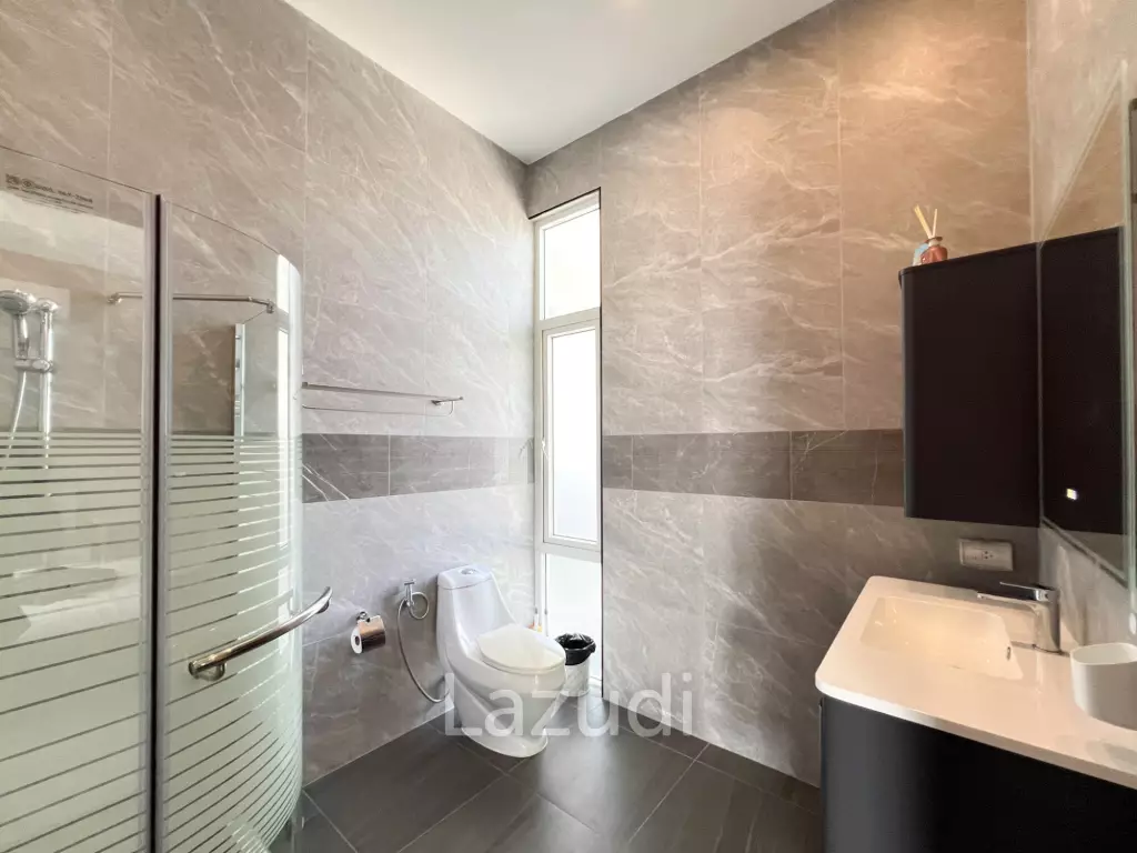 Modern 4BR Pool Villa with  Garden in Hua Hin