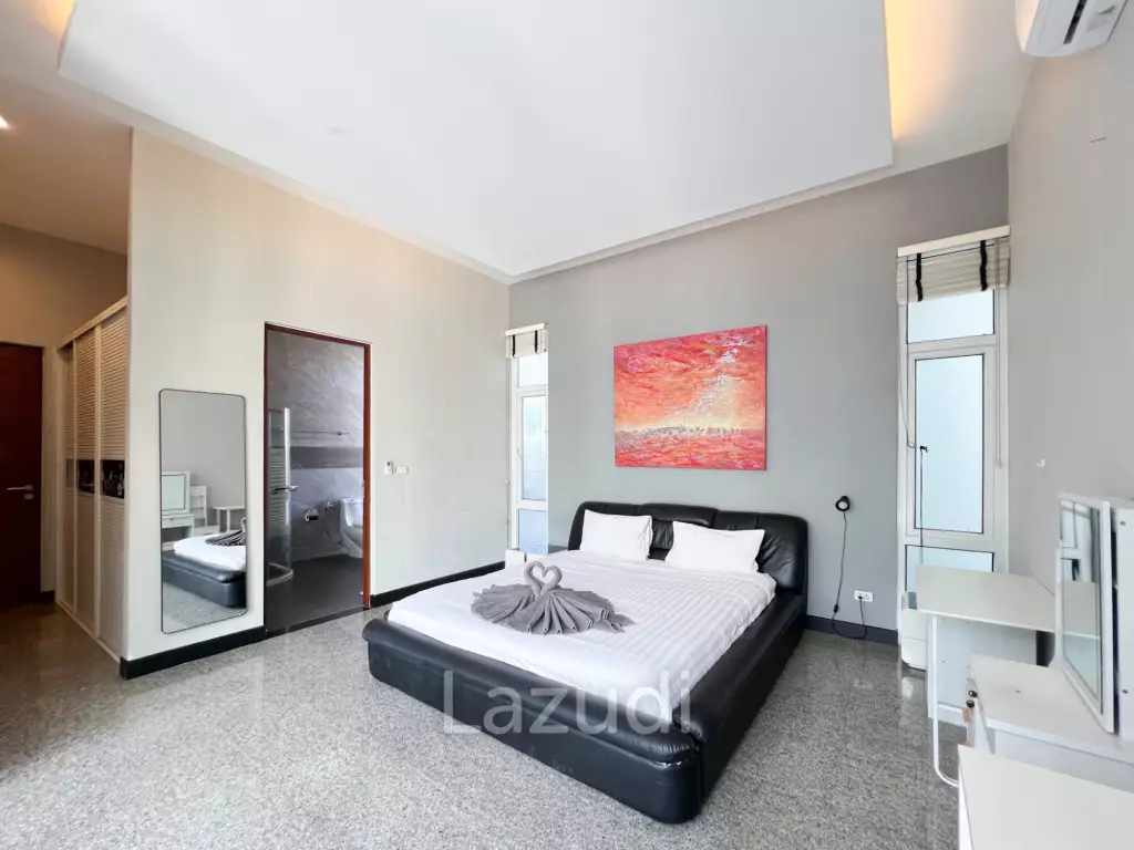 Modern 4BR Pool Villa with  Garden in Hua Hin