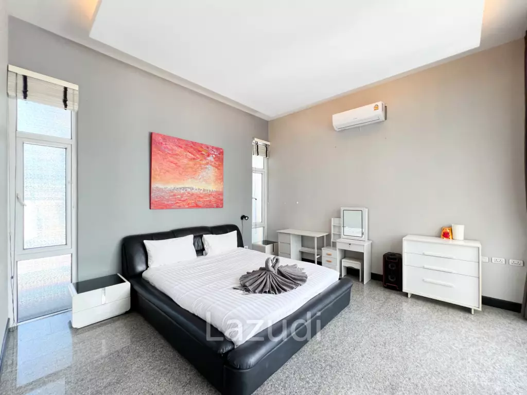 Modern 4BR Pool Villa with  Garden in Hua Hin