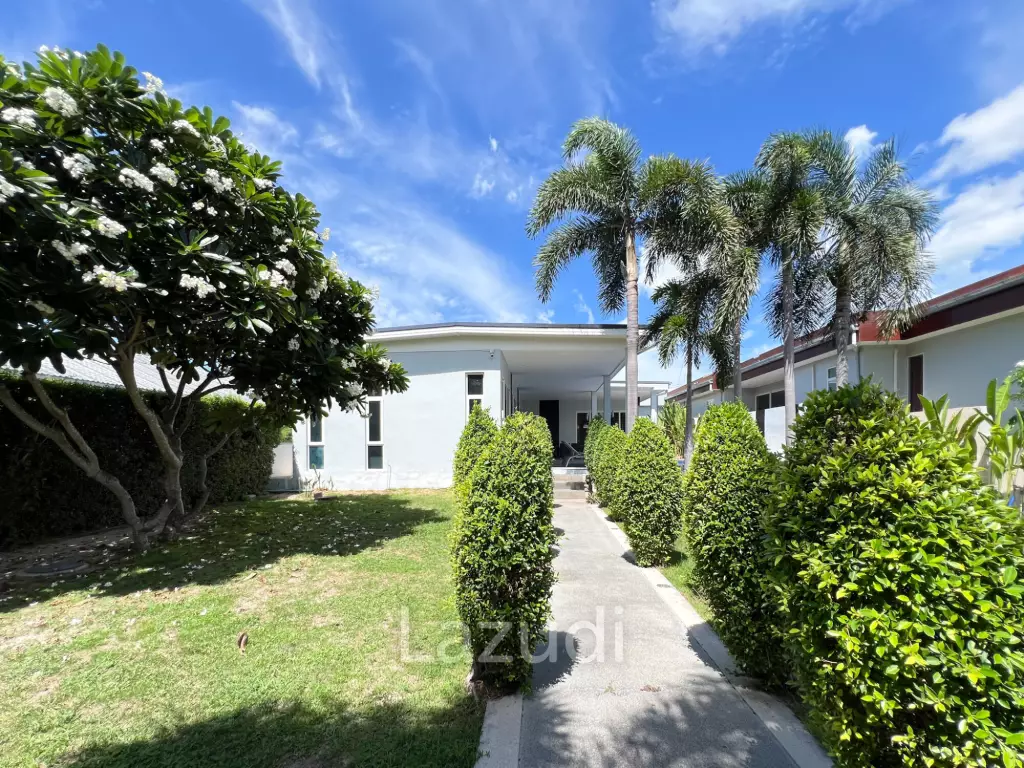 Modern 4BR Pool Villa with  Garden in Hua Hin