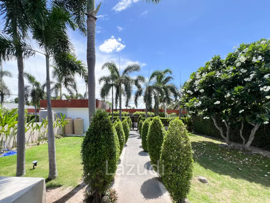 Modern 4BR Pool Villa with  Garden in Hua Hin