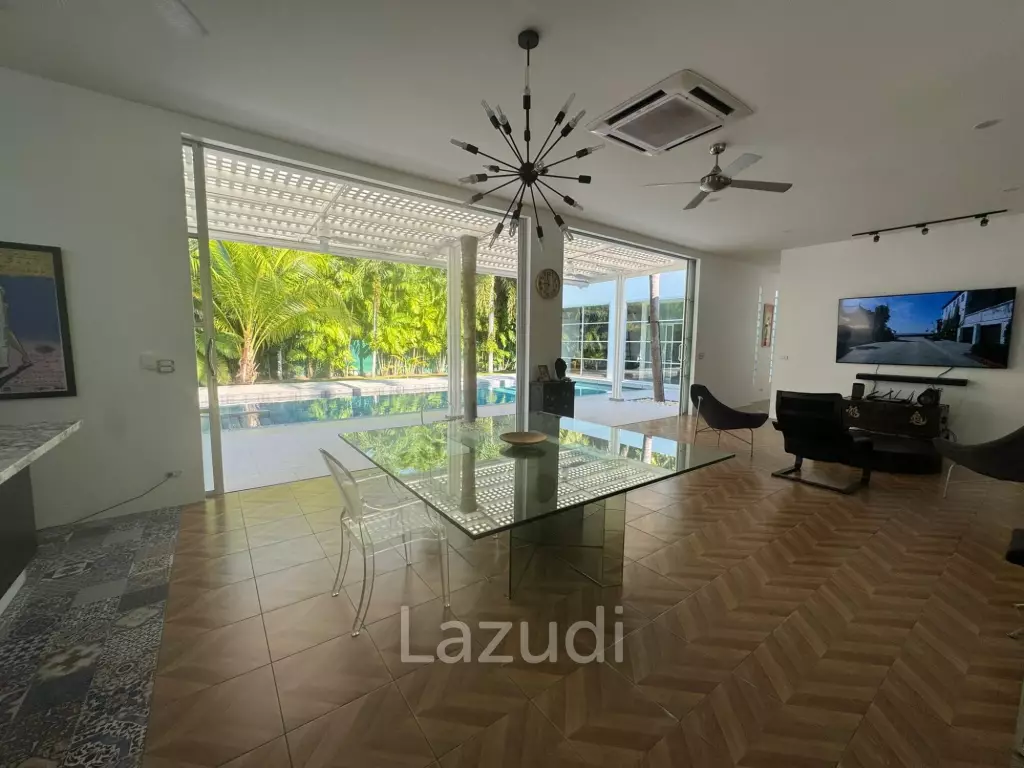 Modern 3-Bedroom Pool Villa for Sale in Koh Kaew