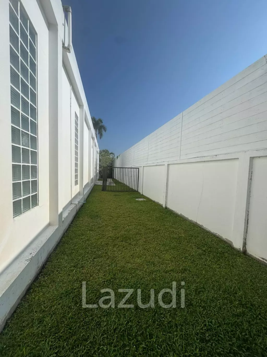 Modern 3-Bedroom Pool Villa for Sale in Koh Kaew