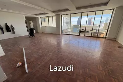 330 sqm high floor condo at Karuehart Thongthip in Khlong Tan Nuea Bangkok