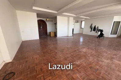 330 sqm high floor condo at Karuehart Thongthip in Khlong Tan Nuea Bangkok