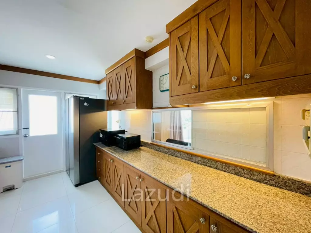 Royal Pricess condo: 4 beds condo Beachfront and sea view
