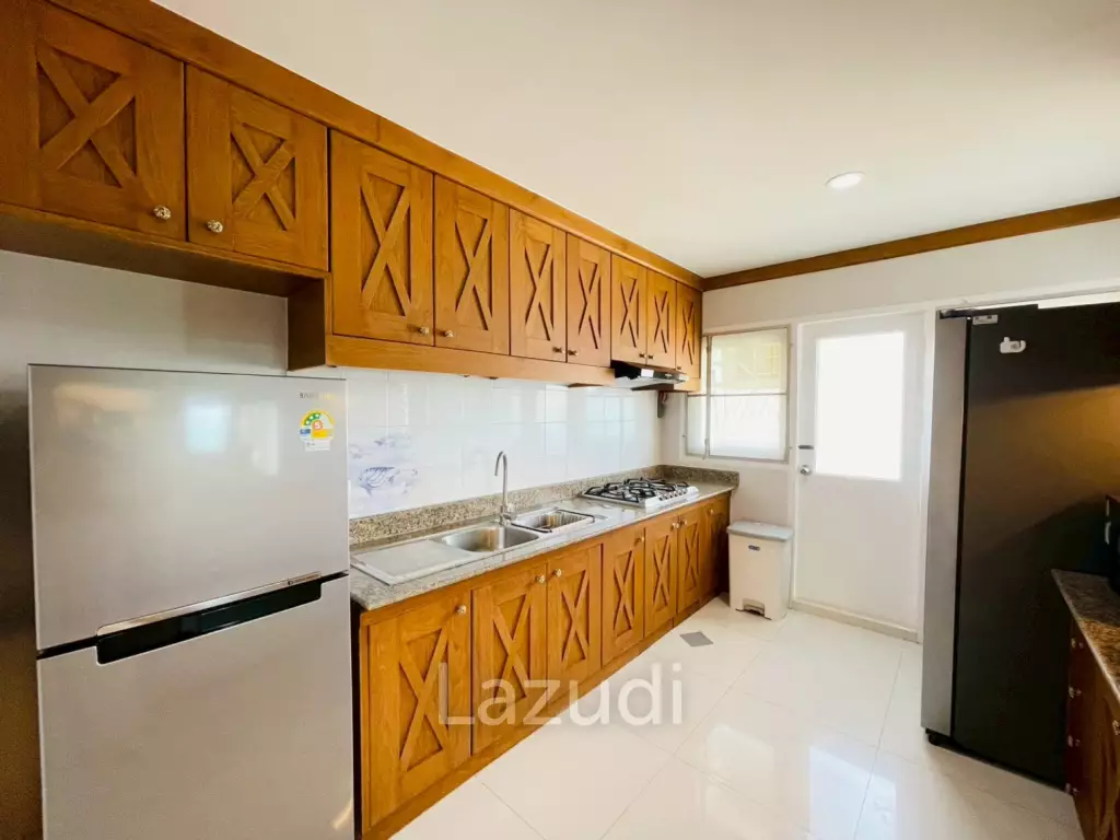 Royal Pricess condo: 4 beds condo Beachfront and sea view