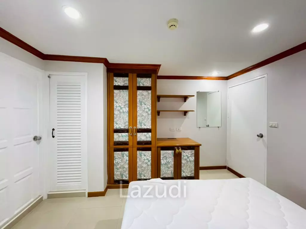 Royal Pricess condo: 4 beds condo Beachfront and sea view
