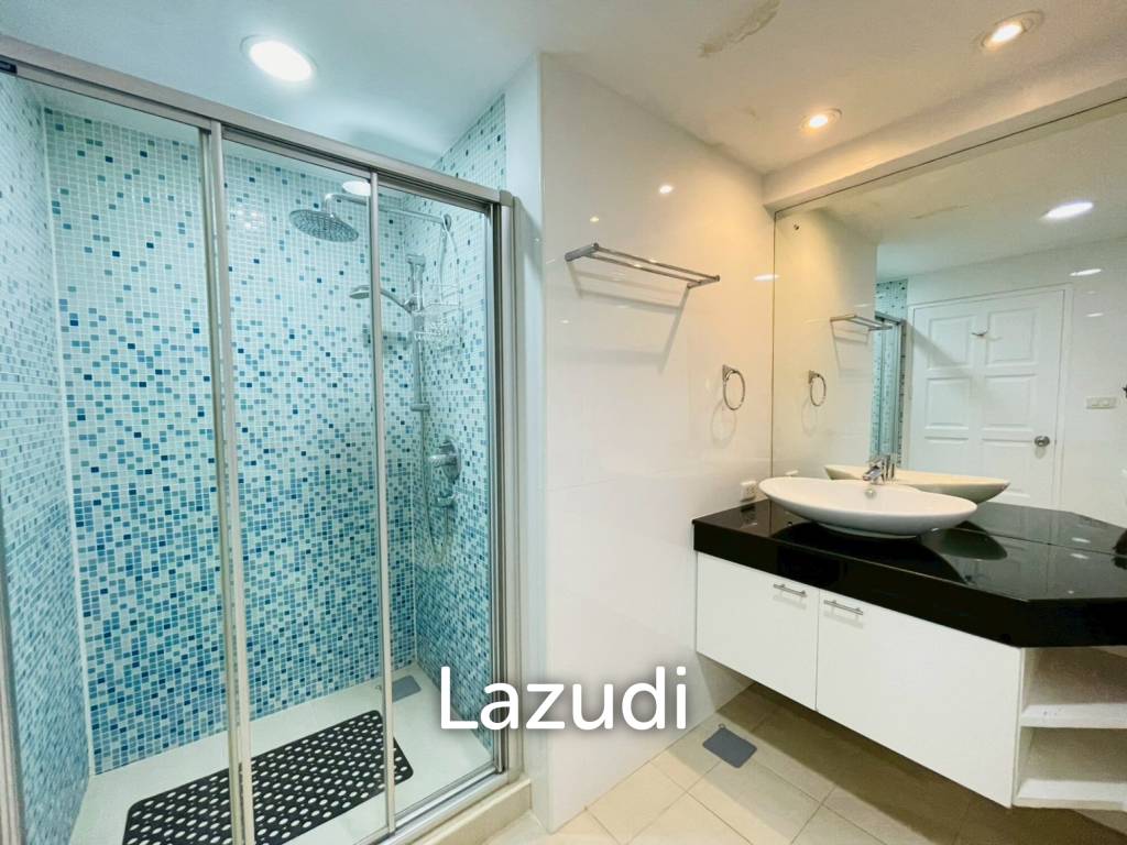 Royal Pricess condo: 4 beds condo Beachfront and sea view