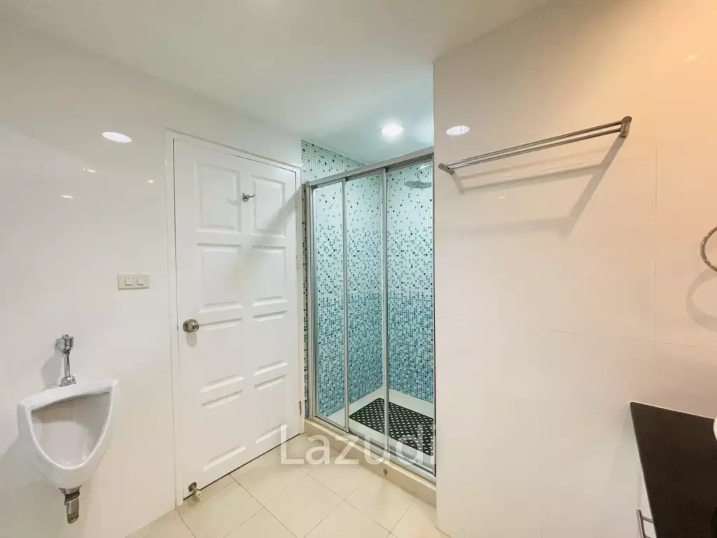 Royal Pricess condo: 4 beds condo Beachfront and sea view