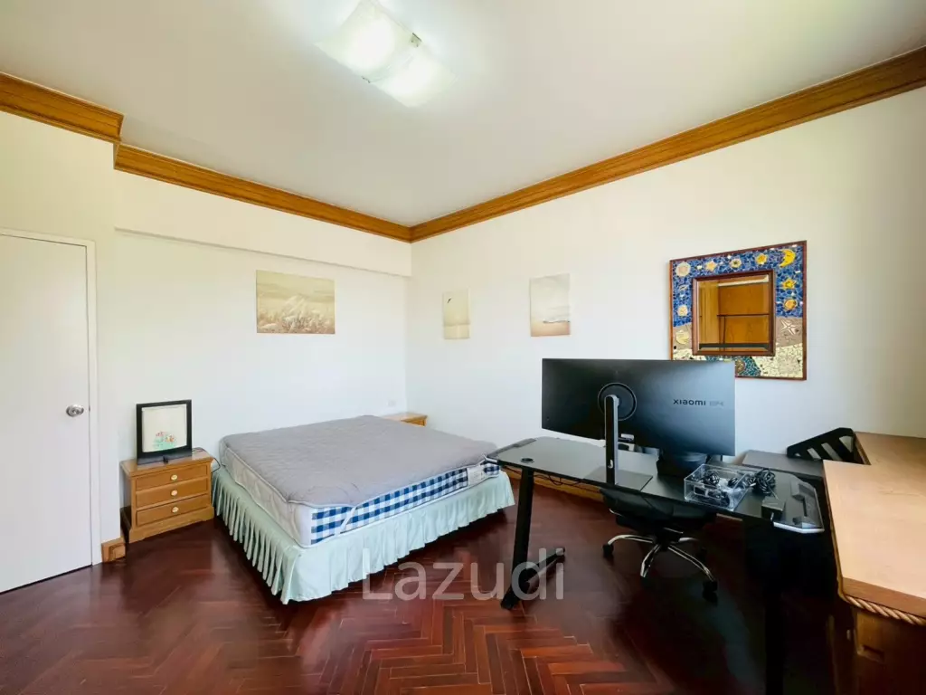 Royal Pricess condo: 4 beds condo Beachfront and sea view