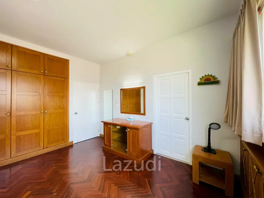 Royal Pricess condo: 4 beds condo Beachfront and sea view