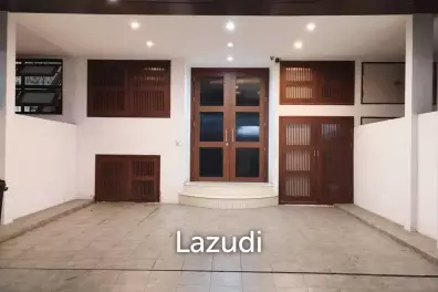 450 sqm townhouse with pool access in Khlong Tan Nuea Watthana Bangkok