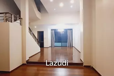 450 sqm townhouse with pool access in Khlong Tan Nuea Watthana Bangkok