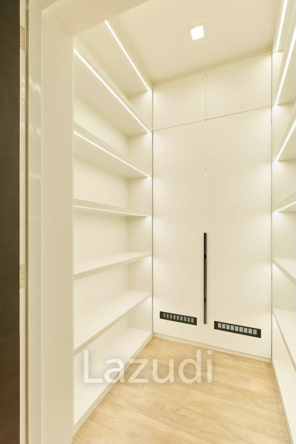 440 sqm luxury 4 bedroom detached home in The Gentry Pattanakarn Suan Luang Bangkok
