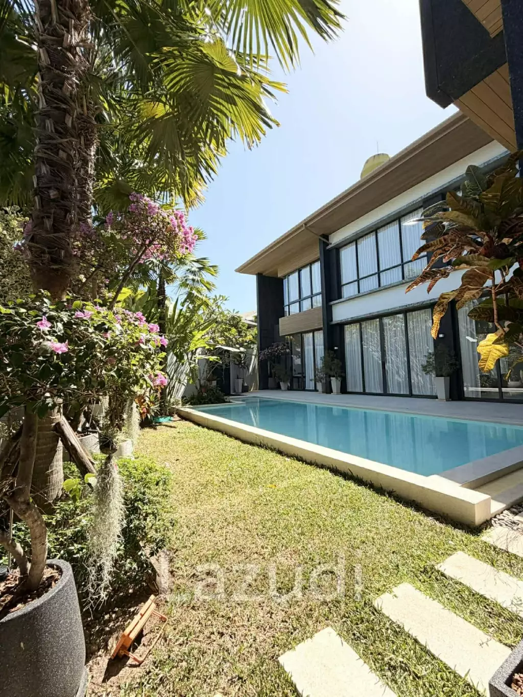 Modern pool villa in Ko Kaeo Mouana Residence Phuket near BIS