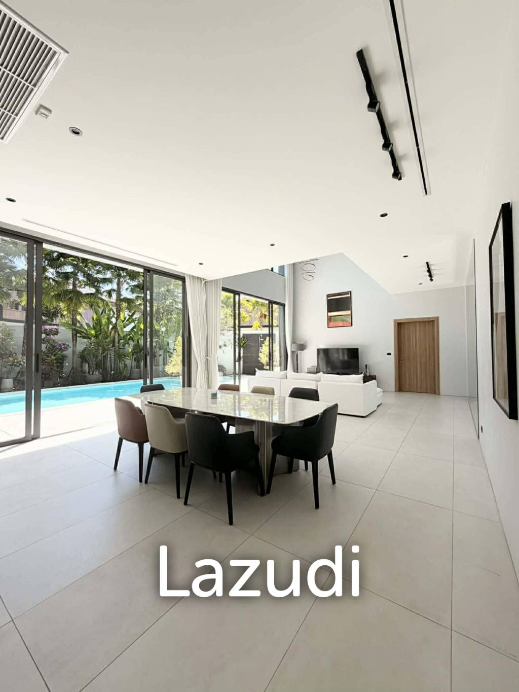 Modern pool villa in Ko Kaeo Mouana Residence Phuket near BIS