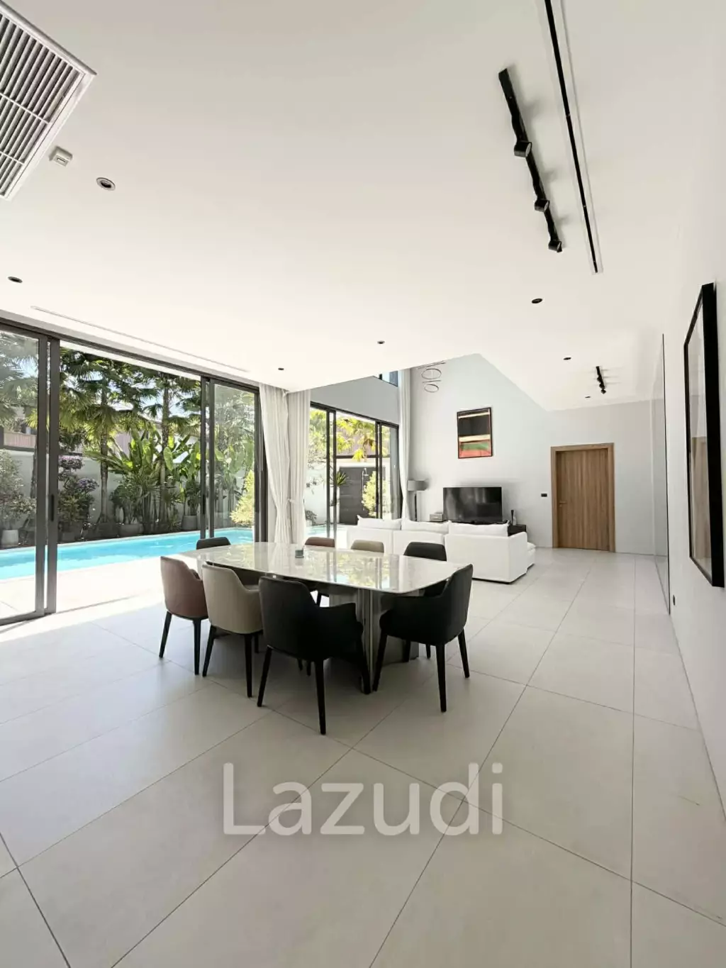 Modern pool villa in Ko Kaeo Mouana Residence Phuket near BIS