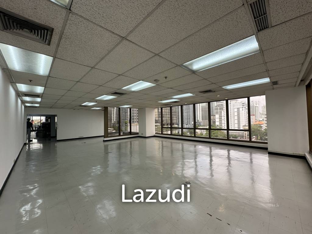 100 sqm corner office in 253 Asoke Building Khlong Toei Nuea Bangkok