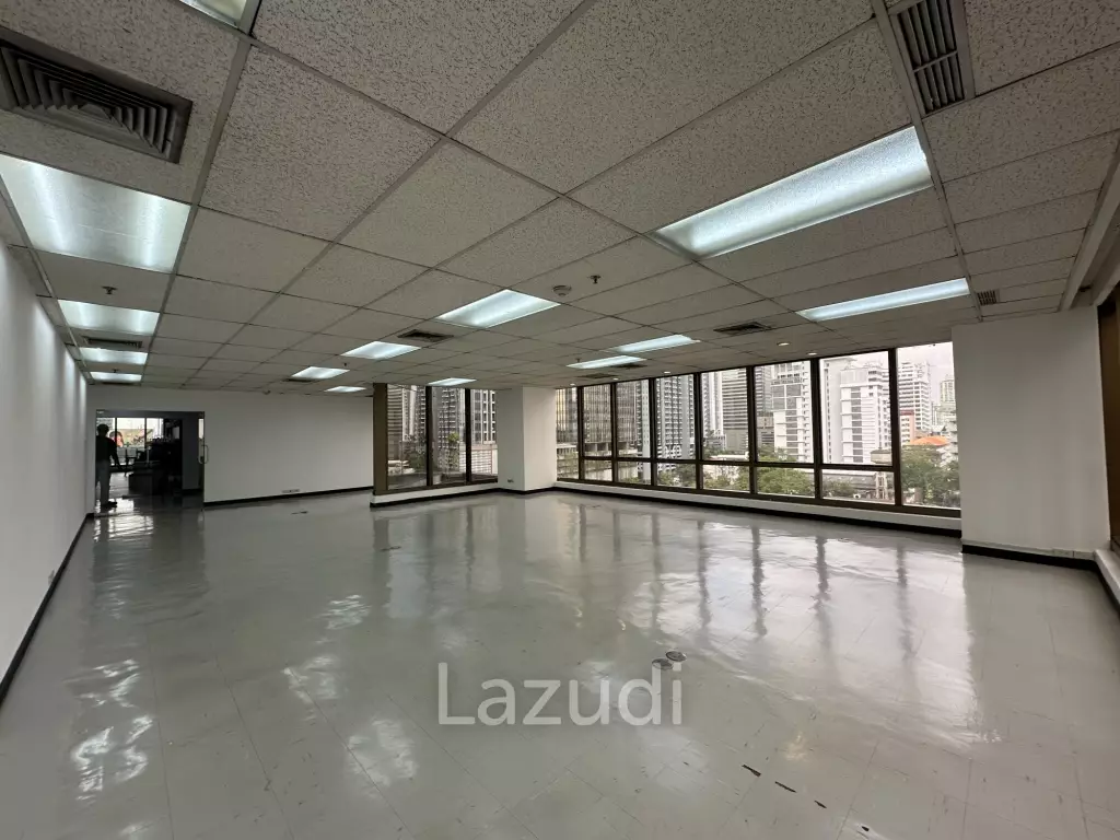 100 sqm corner office in 253 Asoke Building Khlong Toei Nuea Bangkok