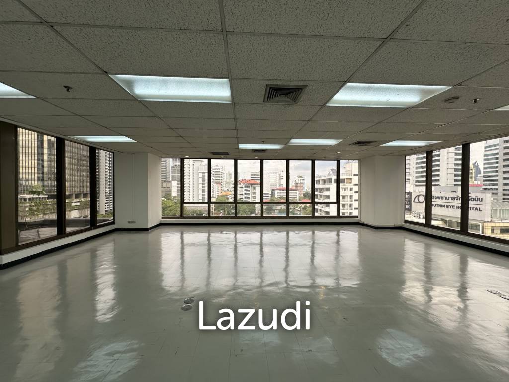 100 sqm corner office in 253 Asoke Building Khlong Toei Nuea Bangkok