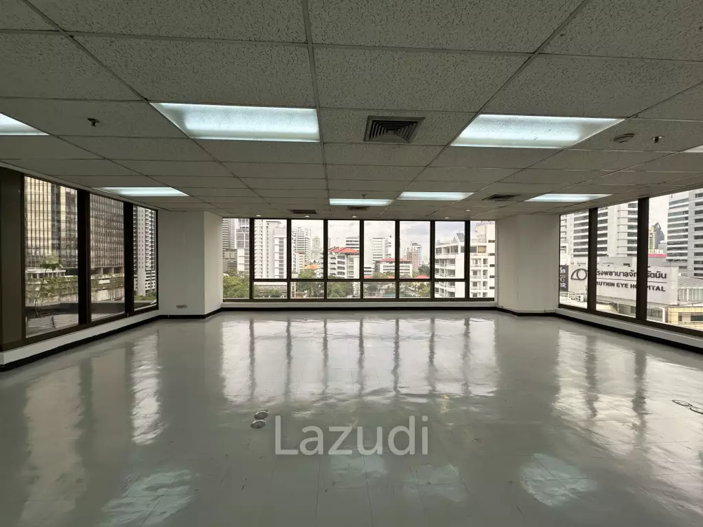 100 sqm corner office in 253 Asoke Building Khlong Toei Nuea Bangkok