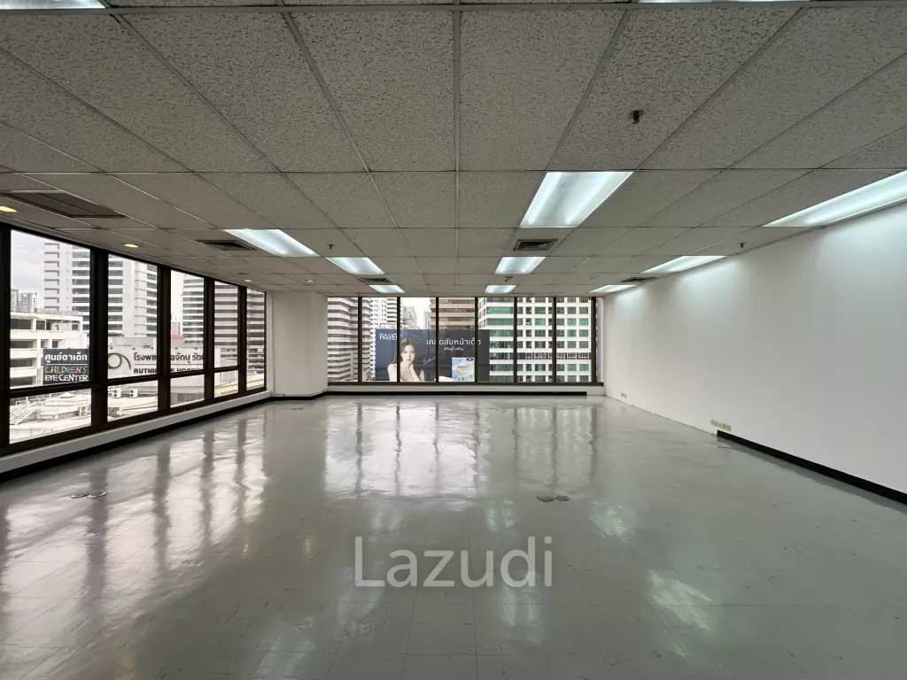 100 sqm corner office in 253 Asoke Building Khlong Toei Nuea Bangkok