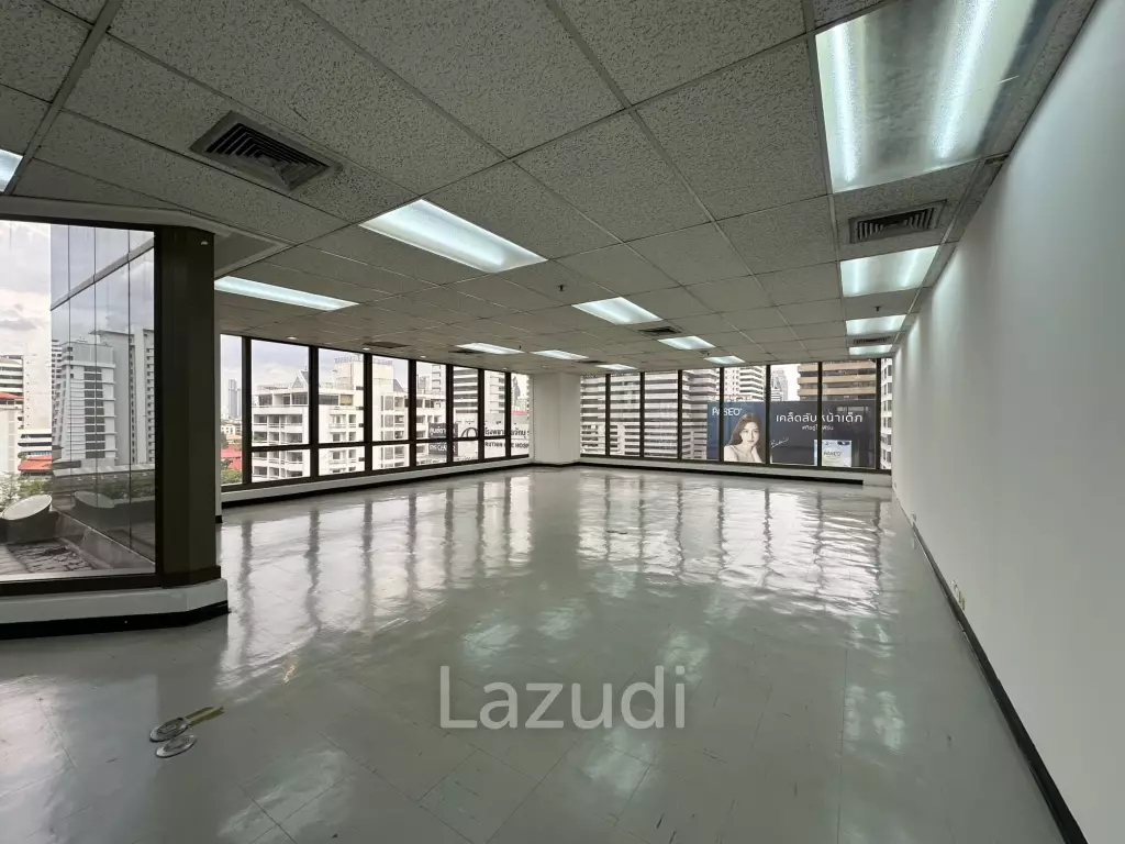 100 sqm corner office in 253 Asoke Building Khlong Toei Nuea Bangkok