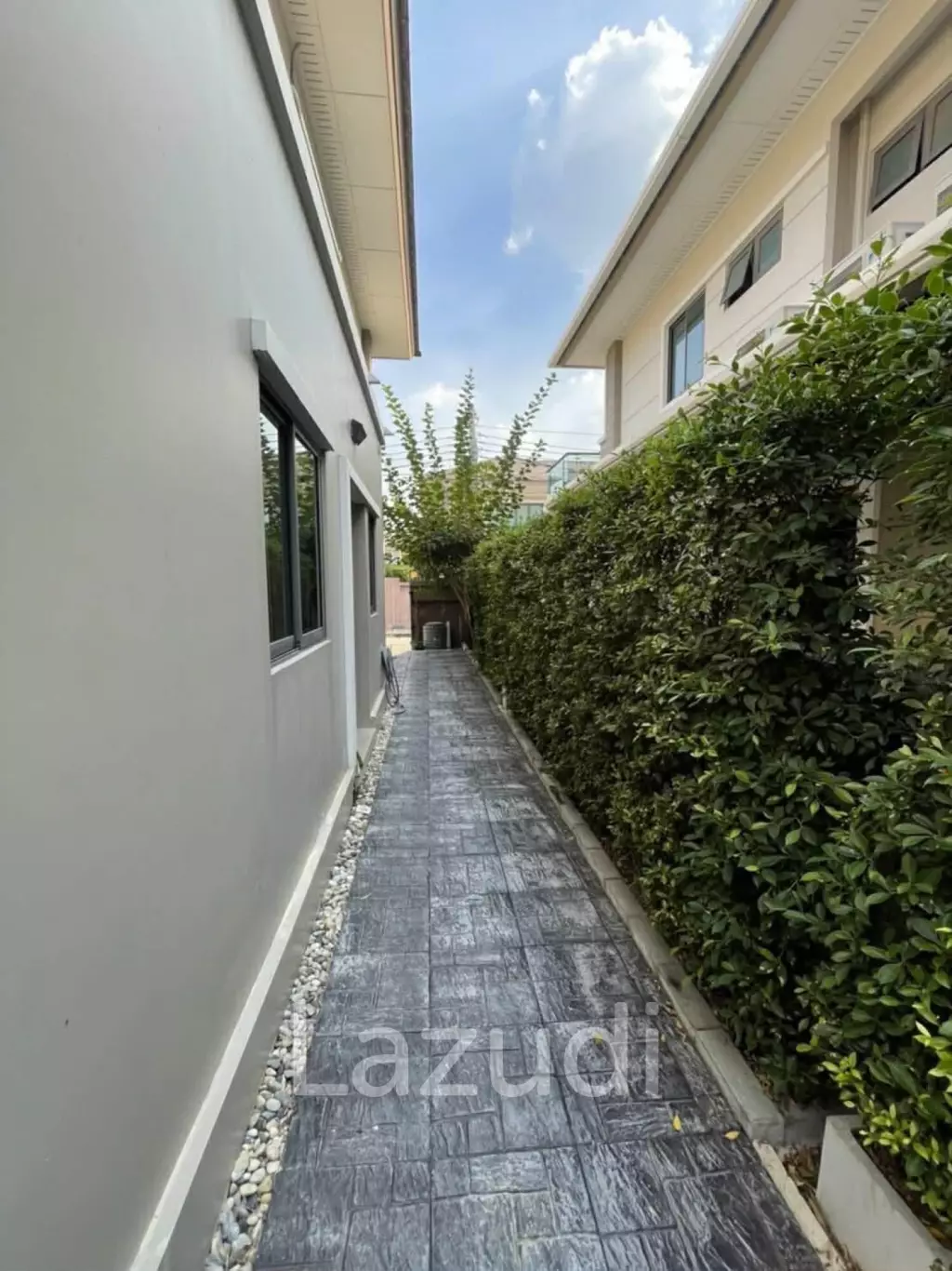 280 sqm modern 4 bed detached house in Suan Luang Bangkok