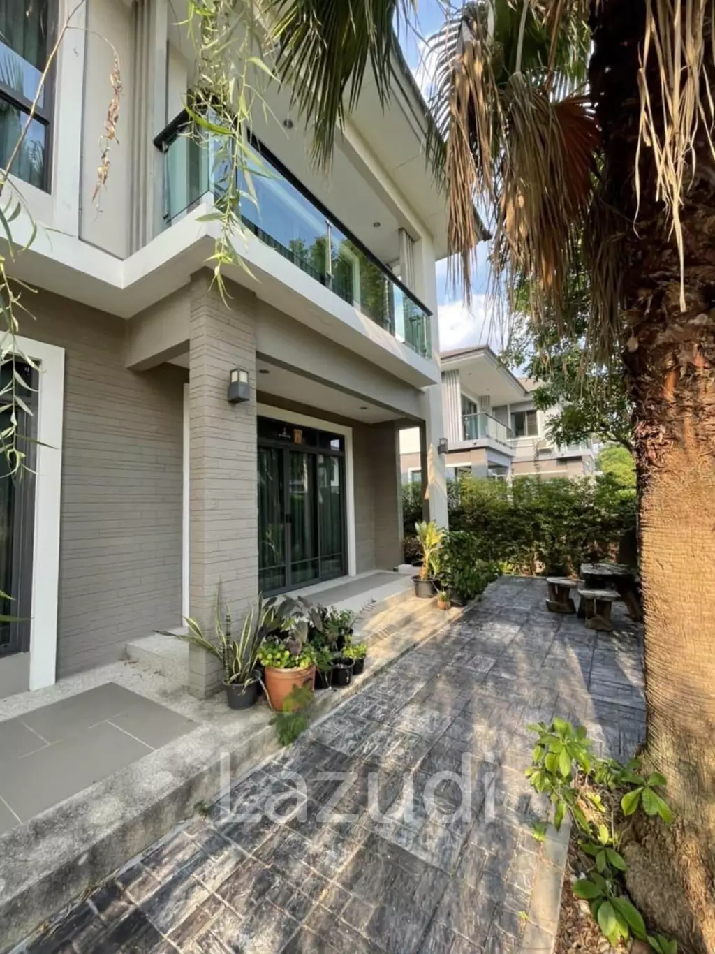 280 sqm modern 4 bed detached house in Suan Luang Bangkok
