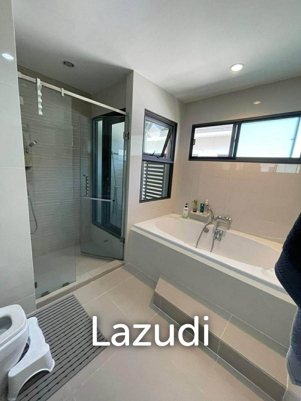280 sqm modern 4 bed detached house in Suan Luang Bangkok