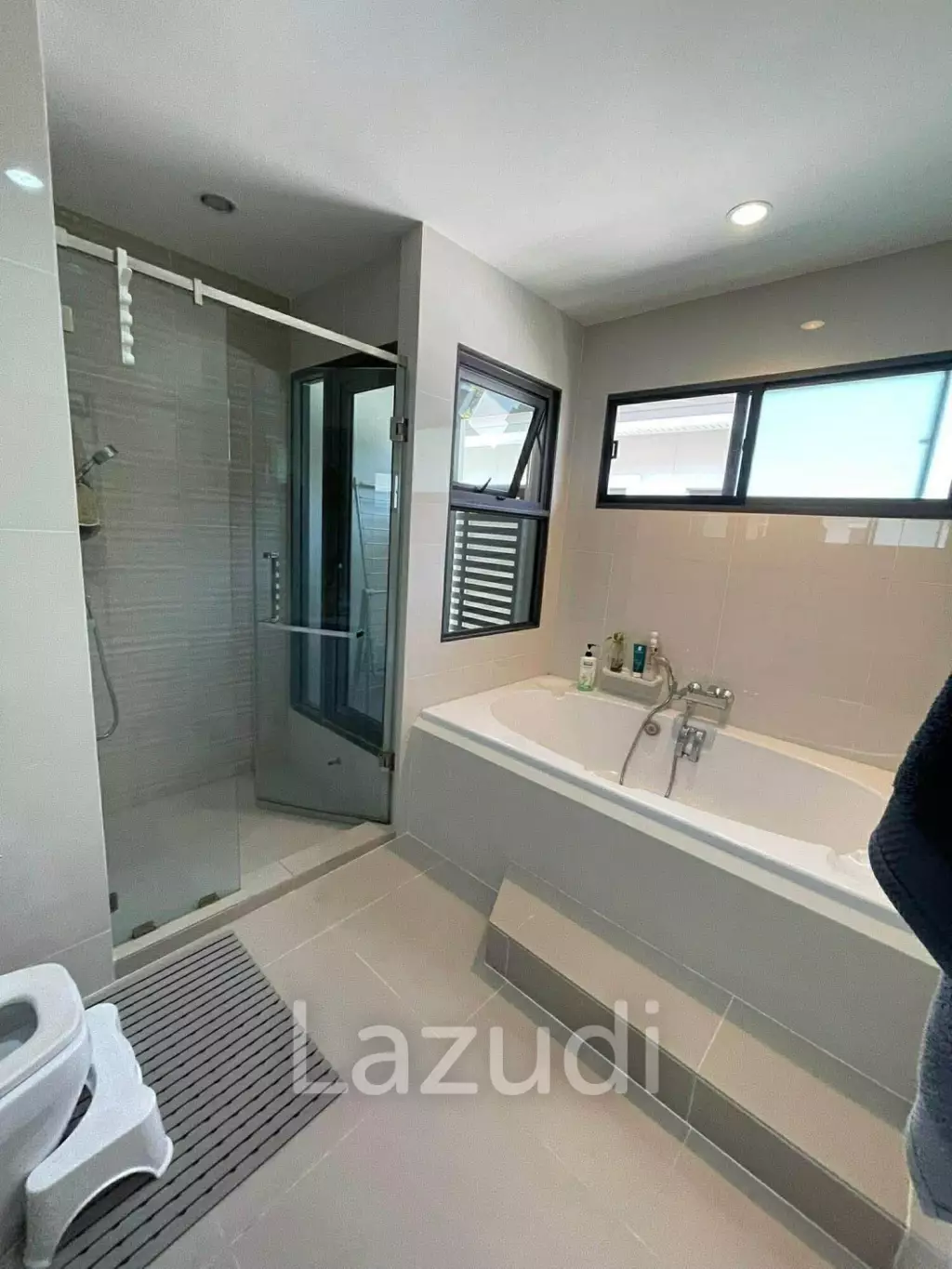 280 sqm modern 4 bed detached house in Suan Luang Bangkok