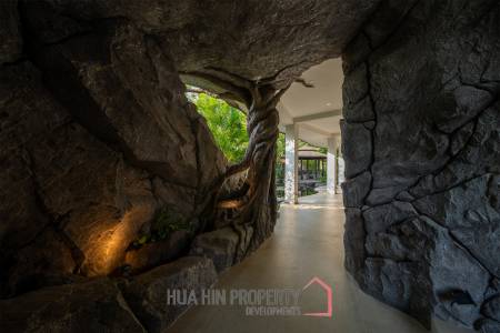 Beautifully renovated unique property on a huge plot