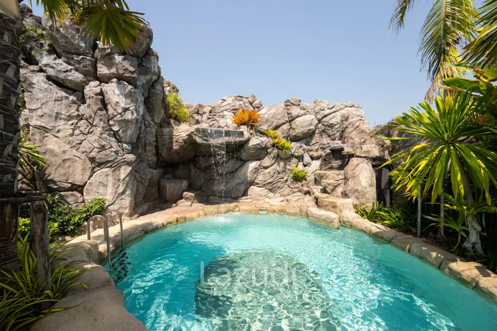 Beautifully renovated unique property on a huge plot