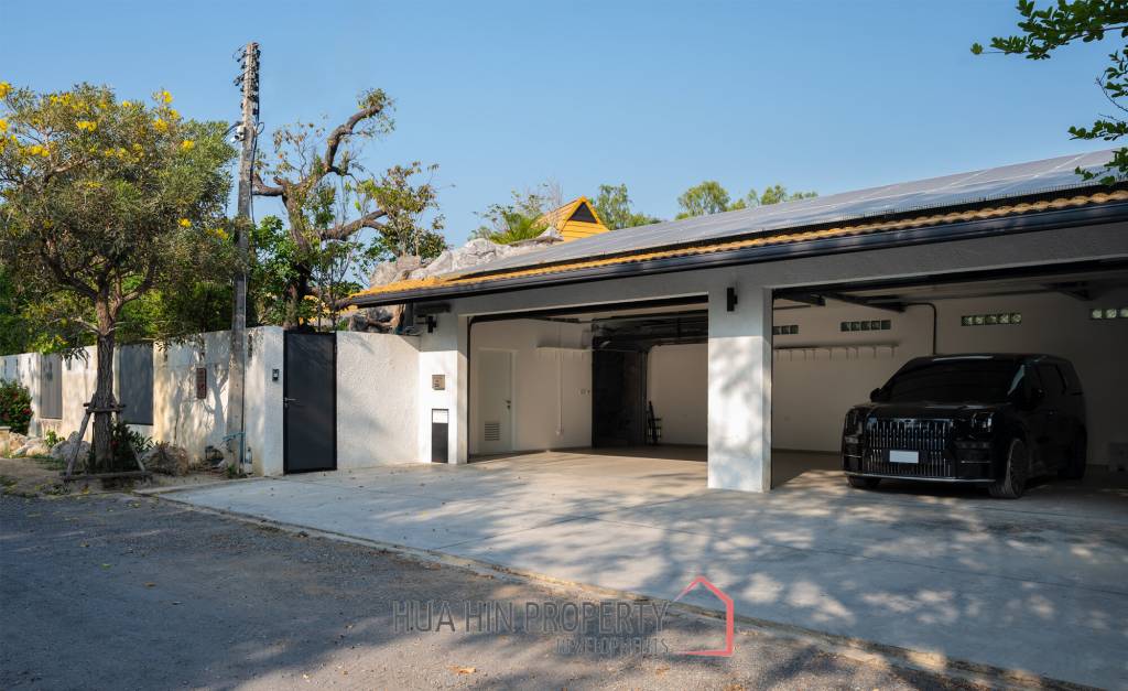 Beautifully renovated unique property on a huge plot