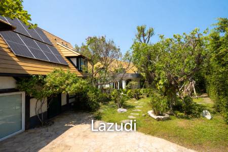 Beautifully renovated unique property on a huge plot