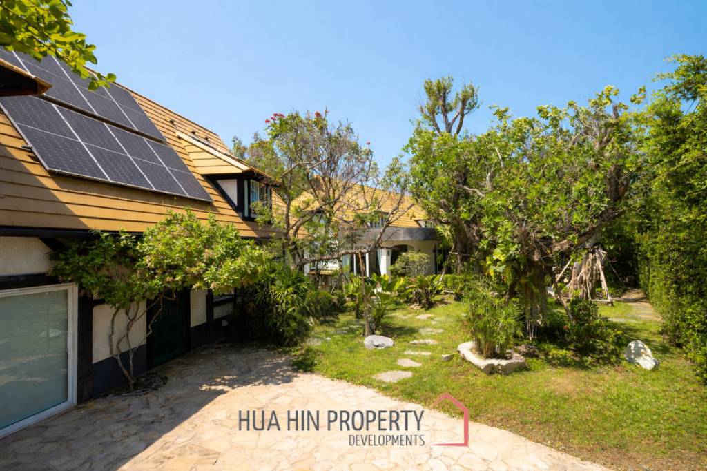 Beautifully renovated unique property on a huge plot