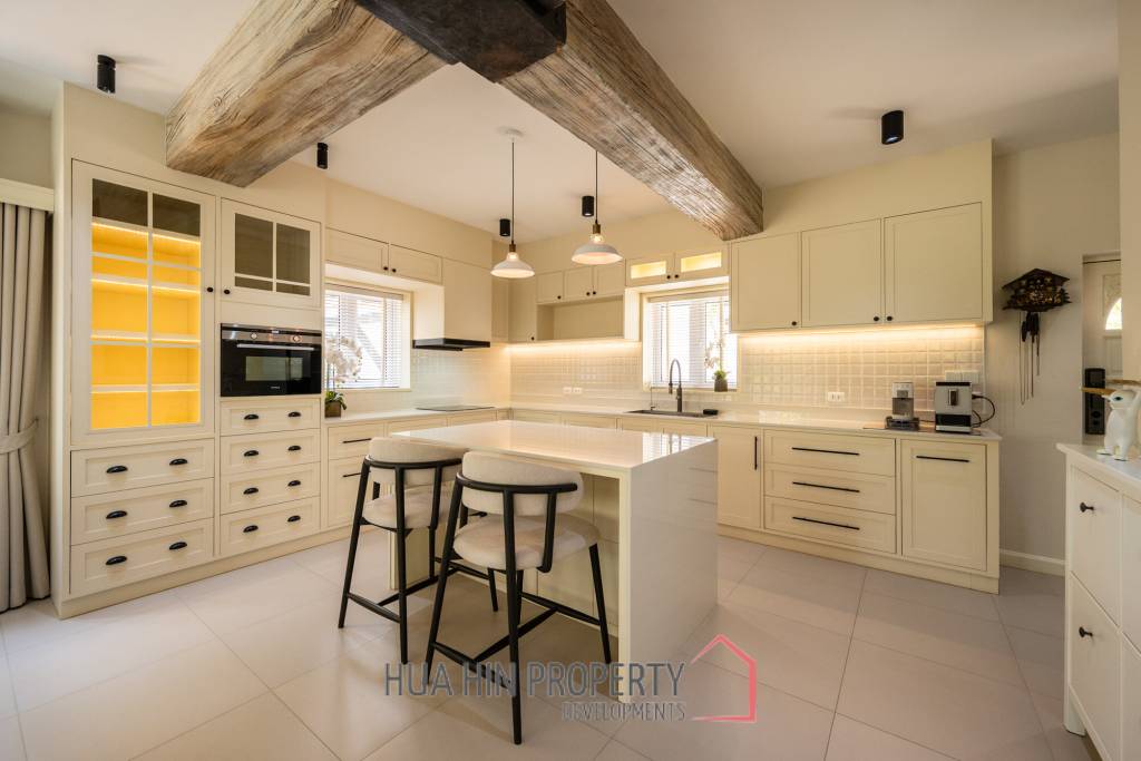 Beautifully renovated unique property on a huge plot