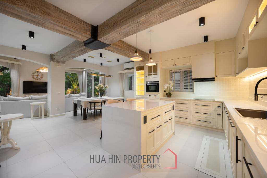 Beautifully renovated unique property on a huge plot