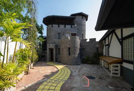 Beautifully renovated unique property on a huge plot