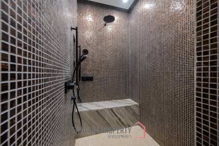 Beautifully renovated unique property on a huge plot