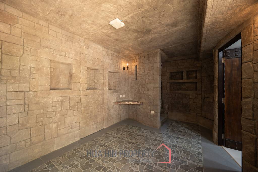 Beautifully renovated unique property on a huge plot
