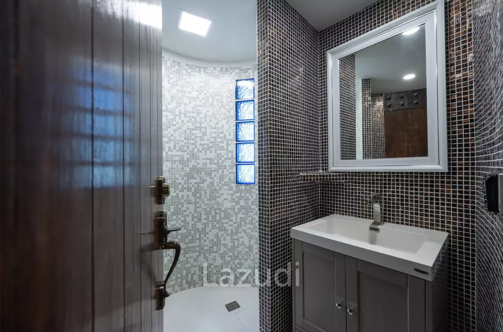 Beautifully renovated unique property on a huge plot