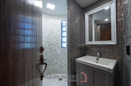 Beautifully renovated unique property on a huge plot