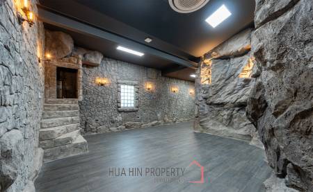 Beautifully renovated unique property on a huge plot