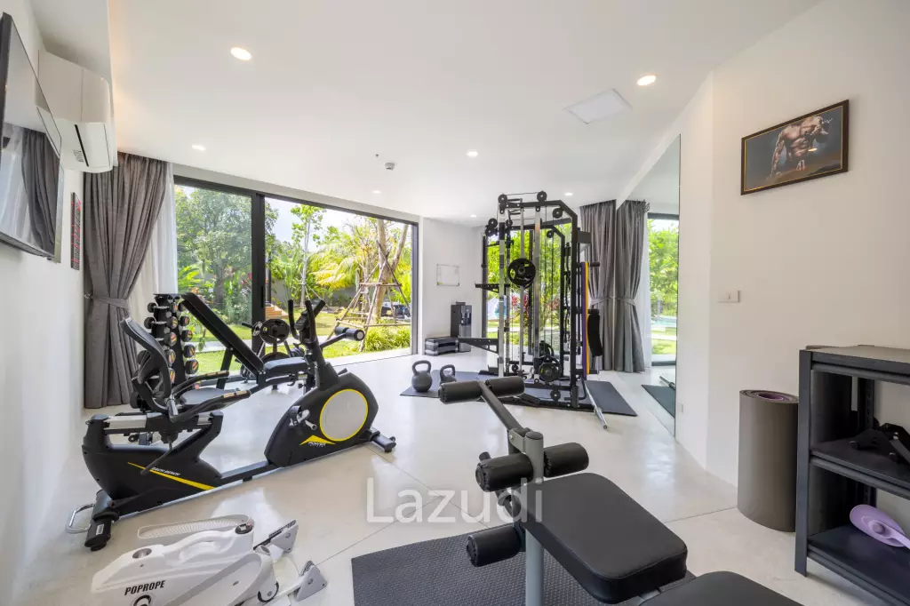 Stunning 4-Bedroom Tropical Villa with Family Entertainment Facilities - Near Fisherman’s Village