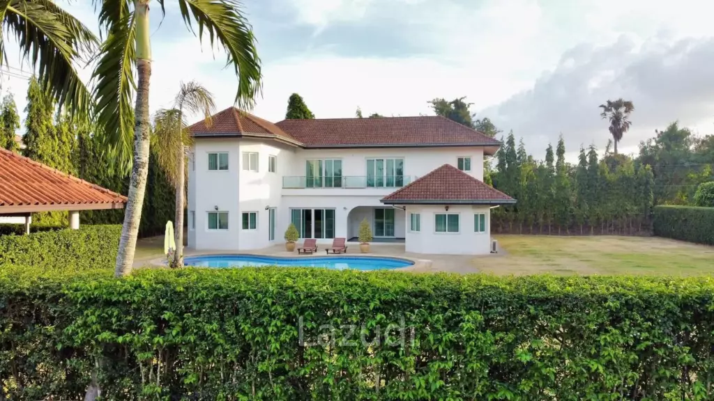 Grand 2-Story Luxury Pool Villa Near Maprachan Lake