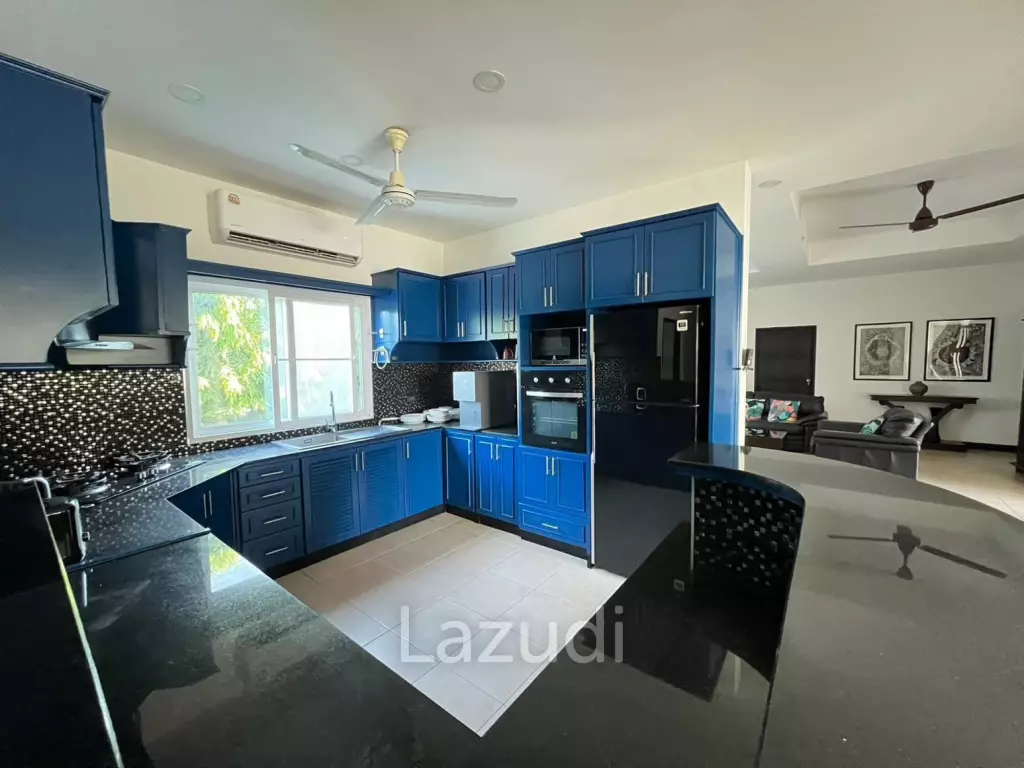 Grand 2-Story Luxury Pool Villa Near Maprachan Lake