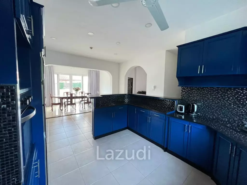 Grand 2-Story Luxury Pool Villa Near Maprachan Lake